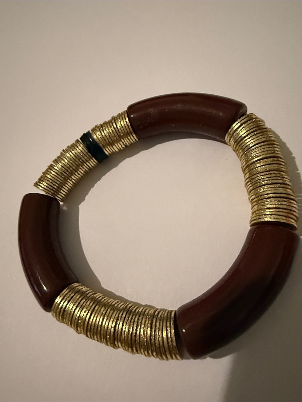 Allie+Bess Resin & Gold Coil Stretch Zo Bracelet Set of 2, tortoise and brown - Picture 4 of 6